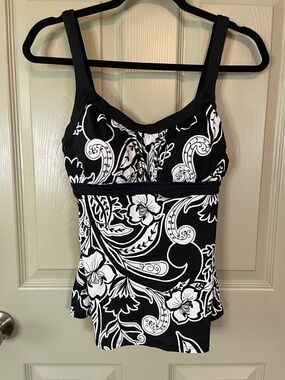 Caribbean Joe Black & White Floral Swim Top with Shelf Bra